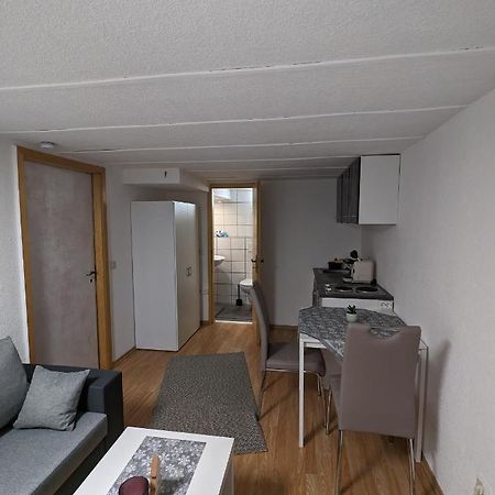 Direkt An Der S-Bahn Gelegenes Gemutliches Souterrain Apartment Mit Privatem Zugang Troisdorf Exteriör bild