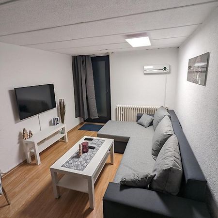 Direkt An Der S-Bahn Gelegenes Gemutliches Souterrain Apartment Mit Privatem Zugang Troisdorf Exteriör bild