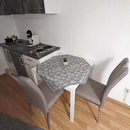 Direkt An Der S-Bahn Gelegenes Gemutliches Souterrain Apartment Mit Privatem Zugang Troisdorf Exteriör bild