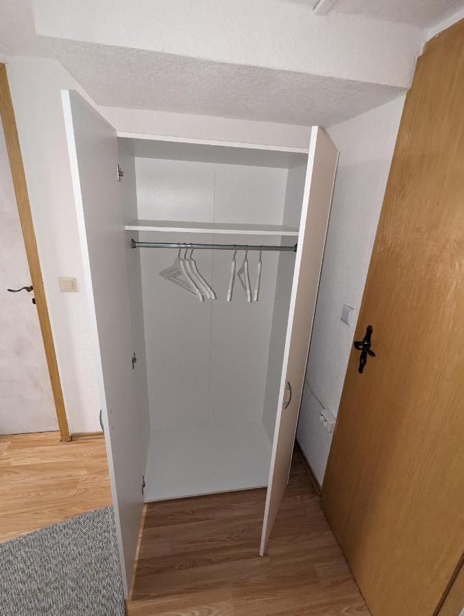 Direkt An Der S-Bahn Gelegenes Gemutliches Souterrain Apartment Mit Privatem Zugang Troisdorf Exteriör bild
